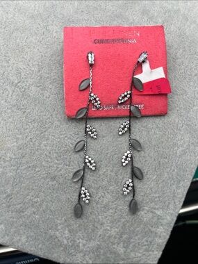 1 DAY SALE NWT Pink Linen Glass Stone Black earrings 3.25”